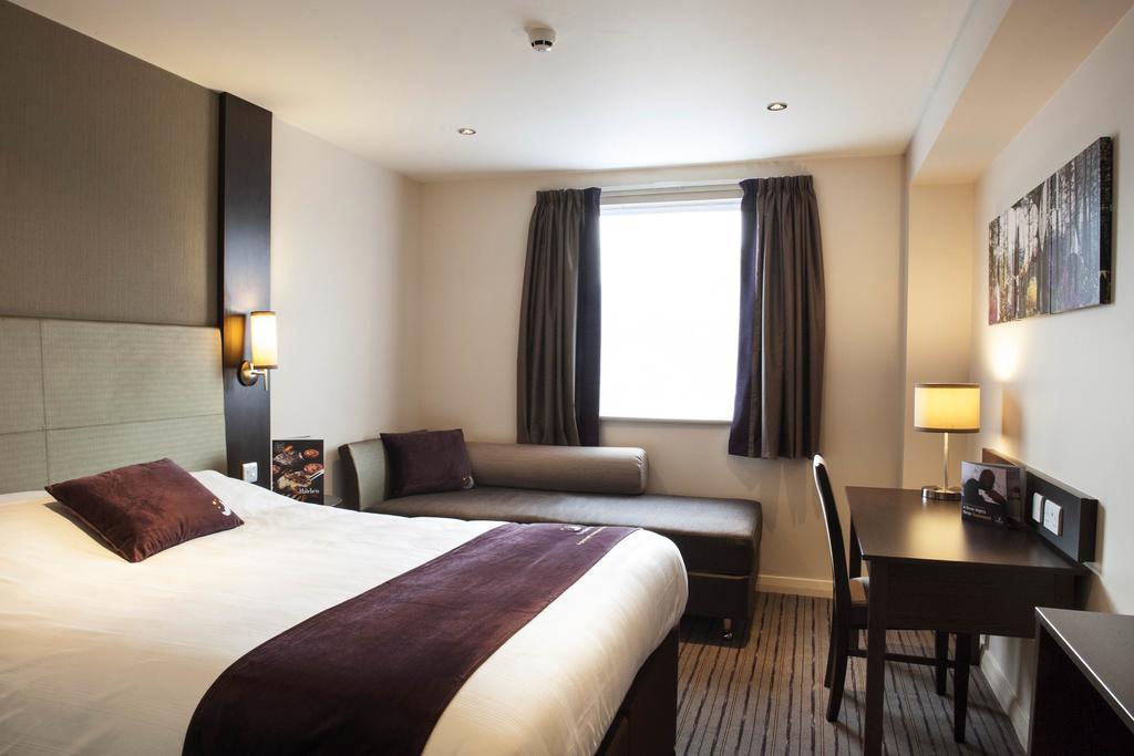 Premier Inn Peterborough - Ferry Meadows Dış mekan fotoğraf